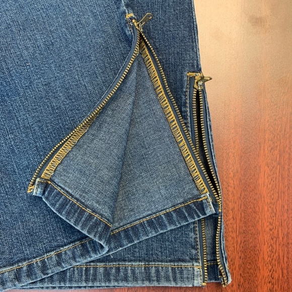 Tommy Hilfiger Low Rise Boot W/Zipper Cuff - Picture 6 of 6